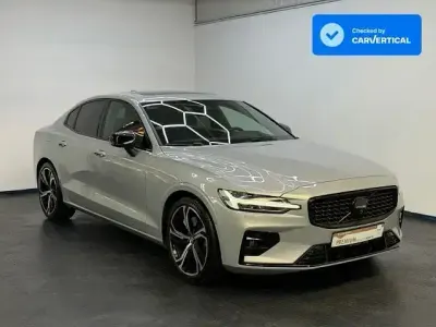 Usata Volvo S60 Ultimate 250 CV (183 kW) 2023 Argento Berlina