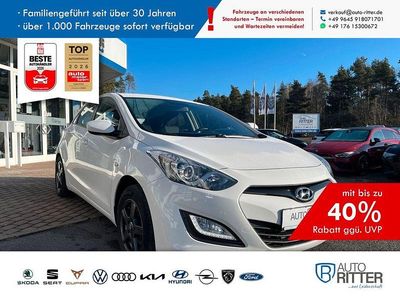 Gebraucht Hyundai i30 Trend 99 PS (72 kW) 2012 Creamy white / sol (metallic) Limousine