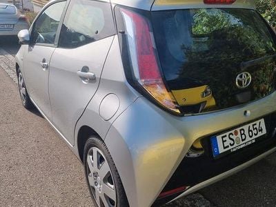 Silber Gebraucht 2016 Toyota Aygo Edition-S Kleinwagen | 8.800 € (Fairer Preis)