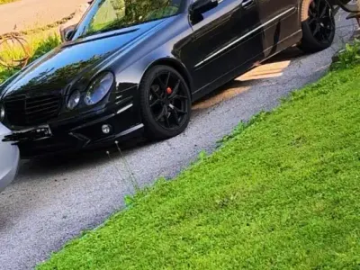 Gebraucht Mercedes E500 306 PS (225 kW) 2002 Schwarz Limousine