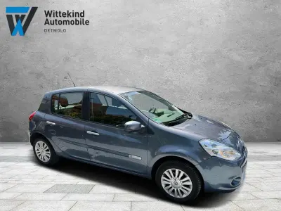 Gebraucht Renault Clio III Dynamique 101 PS (74 kW) 2011 Blau Limousine