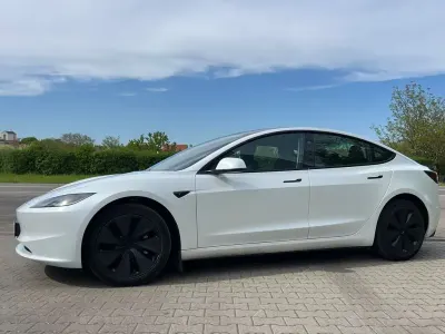 Käytetty Tesla Model 3 366 kW (498 HP) 2024 Sedan