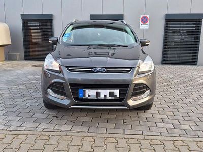 Gebraucht Ford Kuga Titanium 150 PS (110 kW) 2016 Grau SUV
