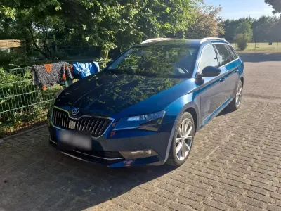 Gebraucht Skoda Superb 190 PS (139 kW) 2019 Blau Kombi