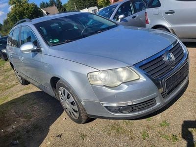 Second-hand VW Passat Individual 140 CP (102 kW) 2006 Argintiu Break