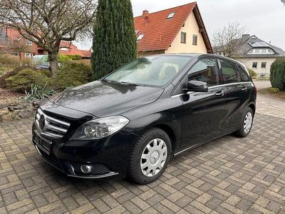 Gebraucht Mercedes B180 122 PS (89 kW) 2014 Schwarz Van / Kleinbus
