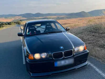 Gebraucht BMW 318 140 PS (102 kW) 1993 Schwarz Limousine