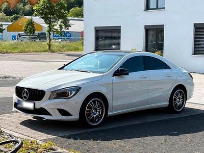 Gebraucht Mercedes CLA180 Urban 122 PS (89 kW) 2015 Weiß Limousine