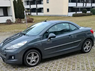 Gebraucht Peugeot 207 CC 120 PS (88 kW) 2012 Grau Cabrio