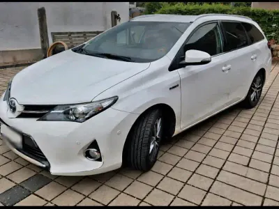 Gebraucht Toyota Auris Hybrid 136 PS (100 kW) 2014 Weiß Kombi