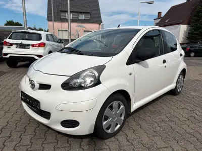 Gebraucht Toyota Aygo 68 PS (50 kW) 2009 Weiß Kleinwagen
