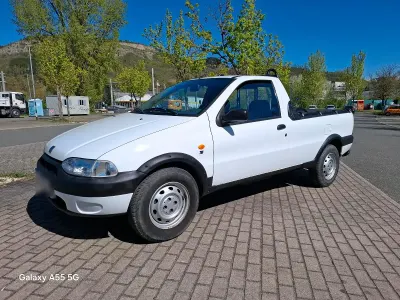 Usata Fiat Strada 72 CV (52 kW) 2000 Bianco Pick-up