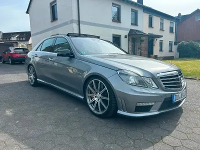 Gebraucht Mercedes E63 AMG 557 PS (409 kW) 2011 Grau Limousine