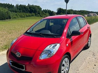 Rot Gebraucht 2009 Toyota Yaris Limousine | 4.490 € (Fairer Preis)