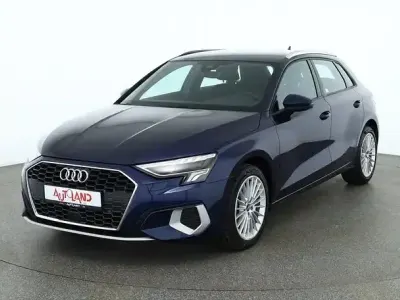 Gebraucht Audi A3 Ambiente 110 PS (80 kW) 2021 Navarrablau metallic (metallic) Limousine