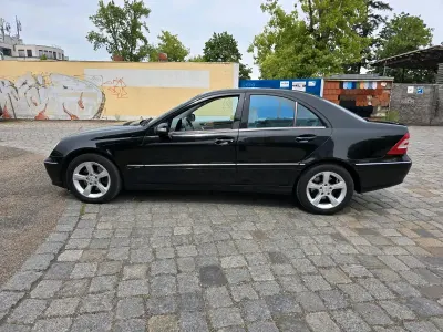 Gebraucht Mercedes C230 Avantgarde 204 PS (150 kW) 2006 Schwarz Limousine