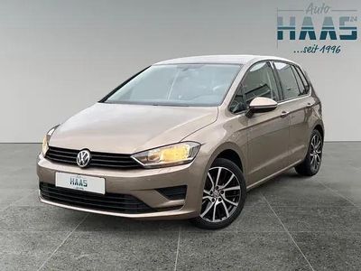 Usata VW Golf VII Trendline 110 CV (80 kW) 2014 Oro Berlina