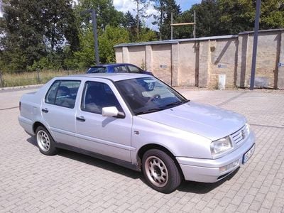 Gebraucht VW Vento 90 PS (66 kW) 1997 Silber Limousine