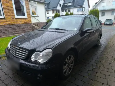 Używany Mercedes C200 Classic 170 KM (125 kW) 2005 Czarny Sedan/Limuzyna