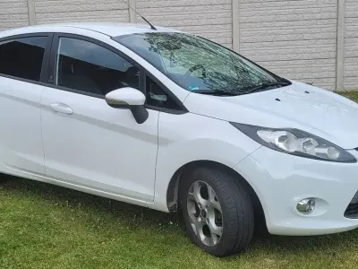 Gebraucht Ford Fiesta Champions Edition 82 PS (60 kW) 2012 Weiß Limousine