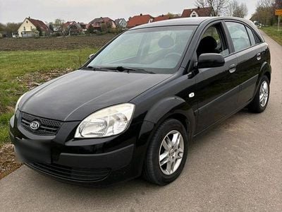 Second-hand Kia Rio 84 CP (61 kW) 2005 Negru Hatchback
