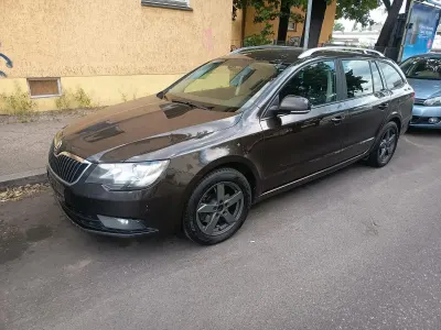 Gebraucht Skoda Superb 140 PS (102 kW) 2014 Braun Kombi