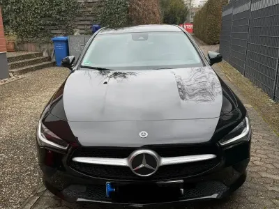 Gebraucht Mercedes CLA200 Shooting Brake 150 PS (110 kW) 2021 Schwarz Kombi