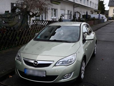 gebraucht Opel Astra 1.6, BJ 2011, TÜV neu, 50.000km