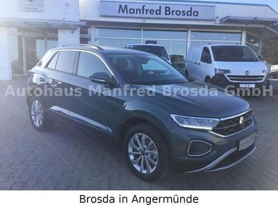 Neu VW T-Roc Life 150 PS (110 kW) 2026 Blau SUV