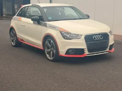 Używany Audi A1 Competition 143 KM (105 kW) 2012 Biały Hatchback