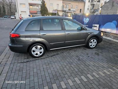 Usado Fiat Croma 140 HP (102 kW) 2006 Cinzento Carrinha