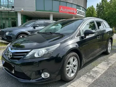 Gebraucht Toyota Avensis Life 140 PS (102 kW) 2012 Schwarz Kombi