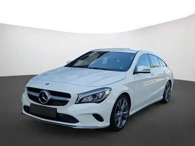 Gebraucht Mercedes CLA180 Shooting Brake Urban 122 PS (89 kW) 2016 Calcitweiss  unilack (metallic) Kombi