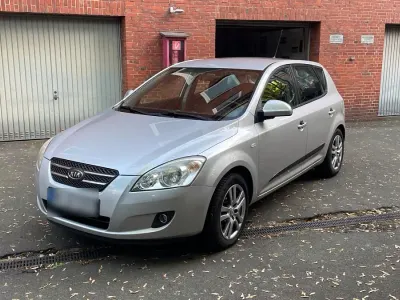 Gebraucht Kia Ceed 150 PS (110 kW) 2007 Silber Kleinwagen