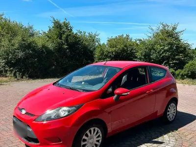 Gebraucht Ford Fiesta 60 PS (44 kW) 2010 Rot Kleinwagen