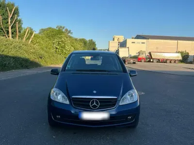 Gebraucht Mercedes A160 95 PS (69 kW) 2011 Blau Kleinwagen