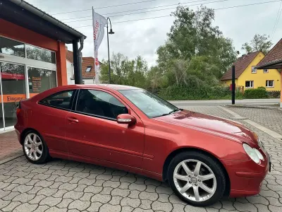 Gebraucht Mercedes C180 129 PS (94 kW) 2001 Rot Coupé