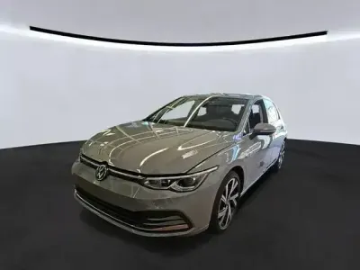Gebraucht VW Golf VIII Style 131 PS (96 kW) 2024 Grau Limousine