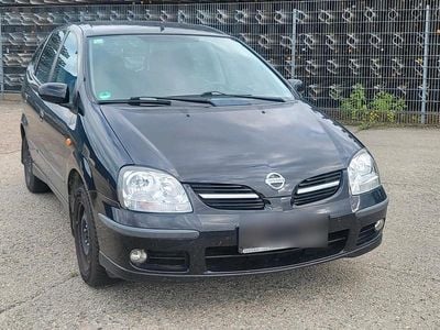 Nissan Almera Tino