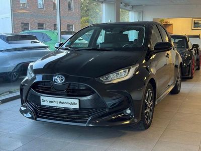 Mysticschwarz Gebraucht 2022 Toyota Yaris Hybrid Team Limousine | 17.900 € (Guter Preis)