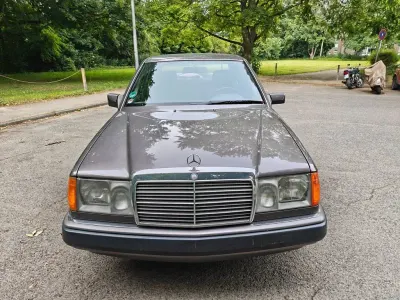 Gebraucht Mercedes E260 160 PS (117 kW) 1991 Andere farben Limousine