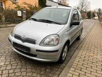 Gebraucht Toyota Yaris Sol 68 PS (50 kW) 2000 Silber Limousine
