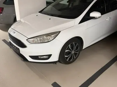 Gebraucht Ford Focus Trend 120 PS (88 kW) 2015 Weiß Kombi
