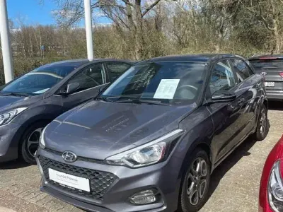 Gebraucht Hyundai i20 101 PS (74 kW) 2019 Grau Kleinwagen