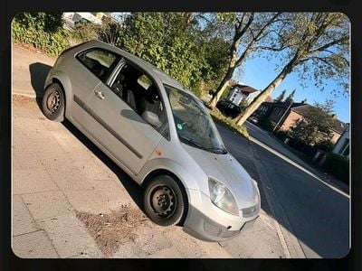 Begagnad Ford Fiesta 69 HK (50 kW) 2006 Silver Halvkombi