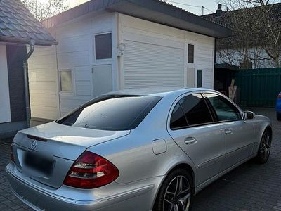 Gebraucht Mercedes E220 150 PS (110 kW) 2003 Silber Limousine