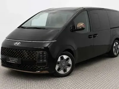 Gebraucht Hyundai Staria Signature 224 PS (164 kW) 2025 Schwarz mica Van / Kleinbus