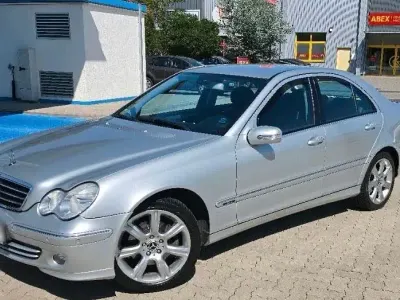 Gebraucht Mercedes C230 Avantgarde 204 PS (150 kW) 2026 Schwarz Limousine