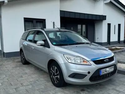 Używany Ford Focus 107 KM (78 kW) 2009 Srebrny Kombi