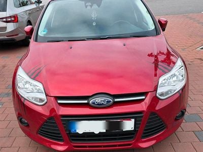 Rot Gebraucht 2014 Ford Focus Kombi | 5.750 € (Etwas zu teuer)